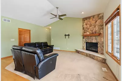 832 Mary Court, Marengo, IL 60152 - Photo 6