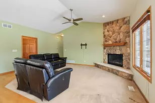 832 Mary Ct, Marengo, IL 60152 - Photo 6