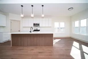 550 Cross Plains Rd, Rockford, IL 61107 - Photo 6