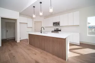 550 Cross Plains Rd, Rockford, IL 61107 - Photo 8