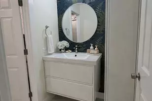 16W 540 Lake Dr, Willowbrook, IL 60527 - Photo 6