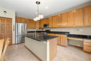 365 Oakmont Dr, Cary, IL 60013 - Photo 10