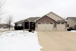605 Chase Ct, Bourbonnais, IL 60914 - Photo 2