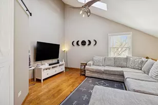 2454 E Hunter Dr, Arlington Heights, IL 60004 - Photo 10