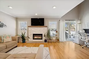 2454 E Hunter Dr, Arlington Heights, IL 60004 - Photo 2