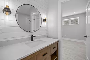 2323 W Farragut Ave, Chicago, IL 60625 - Photo 18