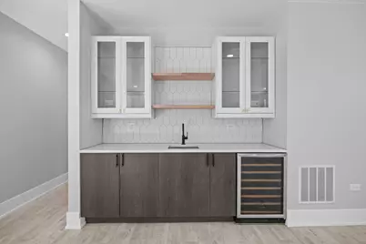 2323 W Farragut Avenue, Chicago, IL 60625 - Photo 16