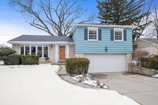 1414 N Indigo Dr, Mount Prospect, IL 60056 - Photo 1