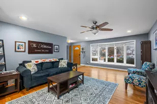 1414 N Indigo Dr, Mount Prospect, IL 60056 - Photo 2