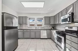 137 Highwood Ave, Highwood, IL 60040 - Photo 8