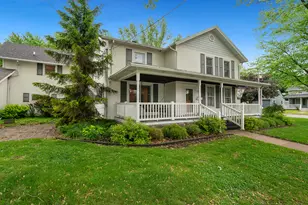 321 E Chamberlin St, Dixon, IL 61021 - Photo 2