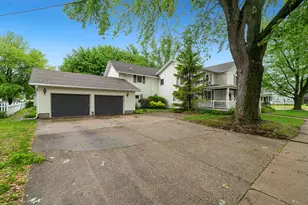 321 E Chamberlin St, Dixon, IL 61021 - Photo 58