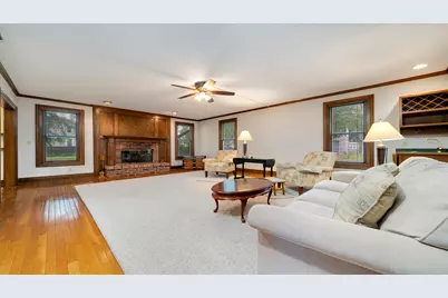321 E Chamberlin Street, Dixon, IL 61021 - Photo 6