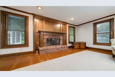 321 E Chamberlin Street, Dixon, IL 61021 - Photo 8