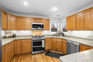 2303 Fox Bluff Ln, Spring Grove, IL 60081 - Photo 14