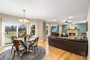 2303 Fox Bluff Ln, Spring Grove, IL 60081 - Photo 16