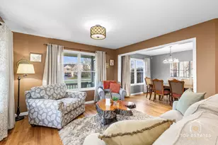 2303 Fox Bluff Ln, Spring Grove, IL 60081 - Photo 8