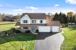 2303 Fox Bluff Ln, Spring Grove, IL 60081 - Photo 2