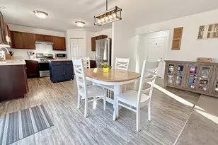 1013 Daniel St, Plano, IL 60545 - Photo 6