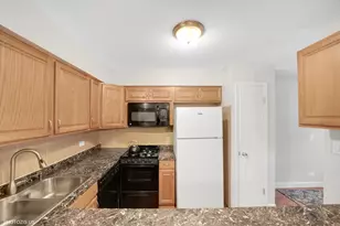 1600 W Greenleaf Ave, Chicago, IL 60626 - Photo 2