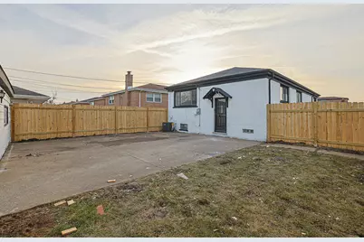 371 Bensley Avenue, Calumet City, IL 60409 - Photo 4