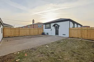 371 Bensley Ave, Calumet City, IL 60409 - Photo 4