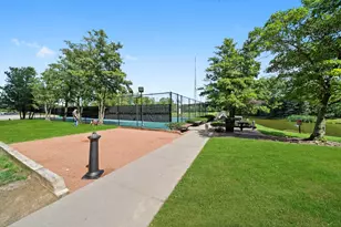 9725 Woods Dr, Skokie, IL 60077 - Photo 36