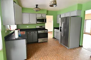 17032 Cregier Ave, South Holland, IL 60473 - Photo 8