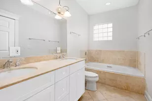 2461 N Lincoln Ave, Chicago, IL 60614 - Photo 10