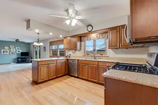 1724 Lincoln Ave, Crest Hill, IL 60403 - Photo 6