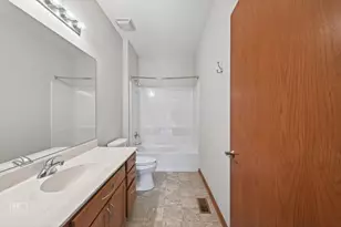 16501 Buckner Pond Wy, Crest Hill, IL 60403 - Photo 8