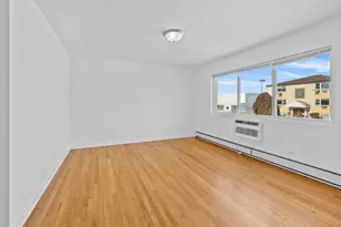 9606 Golf Terrace Rd, Des Plaines, IL 60016 - Photo 4