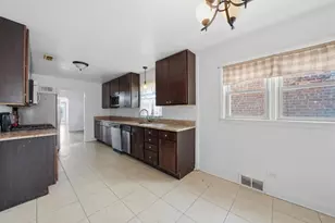 8818 S Merrill Ave, Chicago, IL 60617 - Photo 4