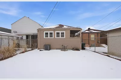 8818 S Merrill Avenue, Chicago, IL 60617 - Photo 22