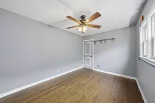 8818 S Merrill Ave, Chicago, IL 60617 - Photo 12