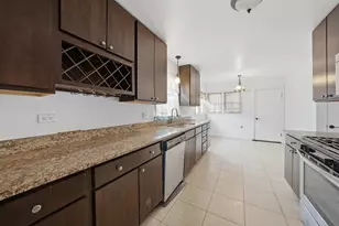 8818 S Merrill Ave, Chicago, IL 60617 - Photo 6