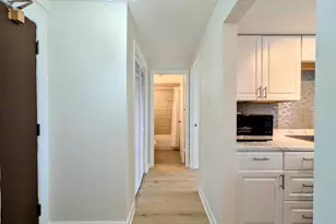 7540 N Ridge Blvd, Chicago, IL 60645 - Photo 10