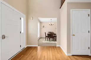 306 Carrie Ct, North Aurora, IL 60542 - Photo 2