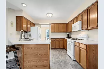 306 Carrie Court, North Aurora, IL 60542 - Photo 10