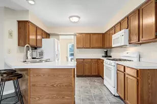 306 Carrie Ct, North Aurora, IL 60542 - Photo 10