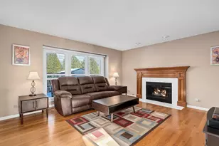 306 Carrie Ct, North Aurora, IL 60542 - Photo 6