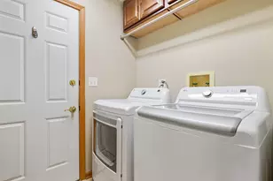 425 Cambridge Ave, Elburn, IL 60119 - Photo 10