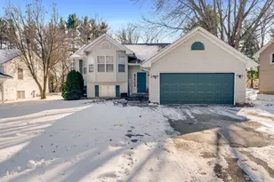 119 Liverpool Dr SE, Poplar Grove, IL 61065 - Photo 2