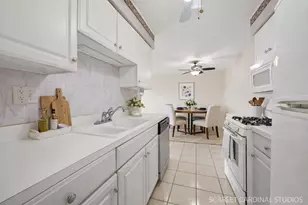 1198 Royal Glen Dr, Glen Ellyn, IL 60137 - Photo 10