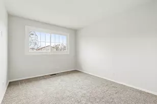 8 Wildwood Ln, Bolingbrook, IL 60440 - Photo 12