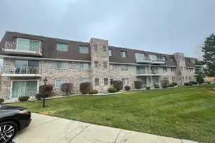 3235 S Manor Dr, Lansing, IL 60438 - Photo 4