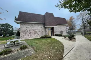 3235 S Manor Dr, Lansing, IL 60438 - Photo 2