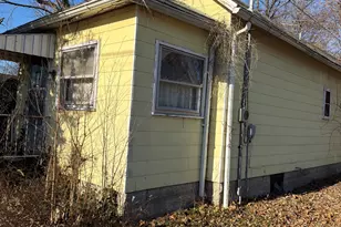 365 S 2nd St, Livingston, IL 62058 - Photo 2