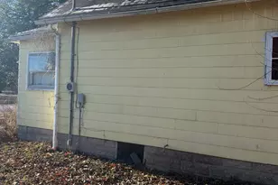 365 S 2nd St, Livingston, IL 62058 - Photo 4