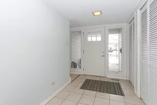 1665 Chippendale Rd, Hoffman Estates, IL 60169 - Photo 2